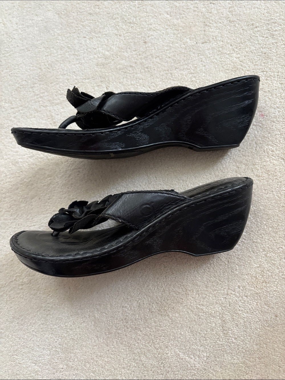 Born 39 Women's Black Floral Leather Thong Sandals - Picture 3 of 10